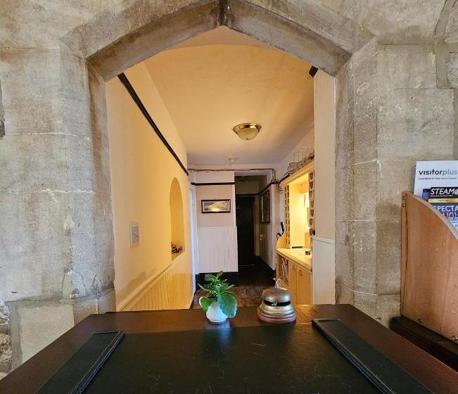 スタンダードルーム, Schoolhouse Restaurant And