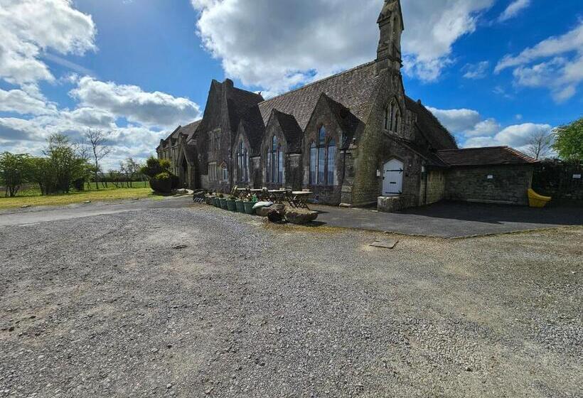 ファミリールーム, Schoolhouse Restaurant And