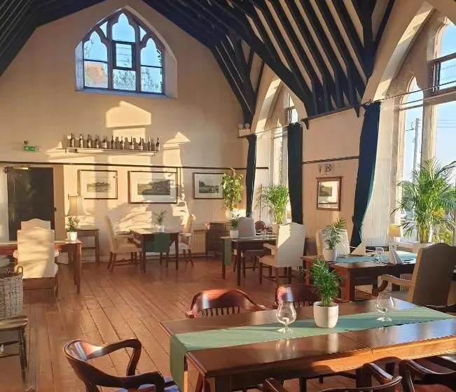 Standard Room, Schoolhouse Restaurant And