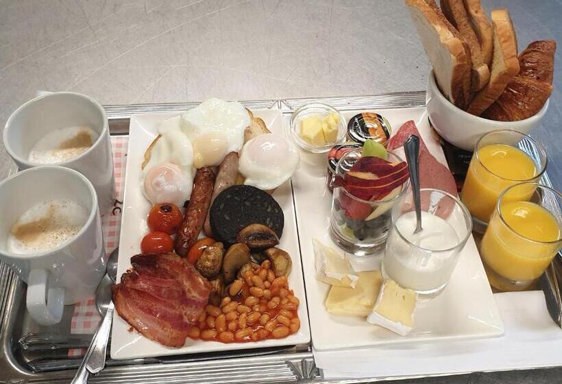 ファミリールーム, Schoolhouse Restaurant And