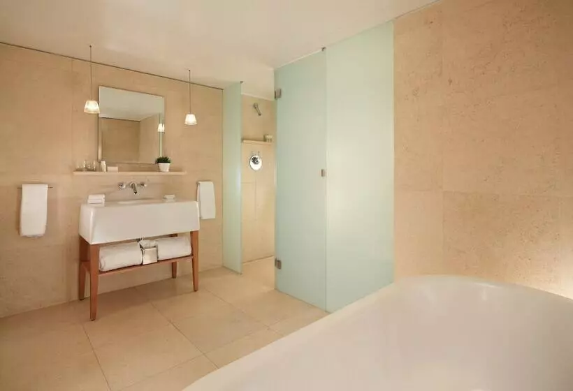 Juniorsviitti, St Martins Lane London