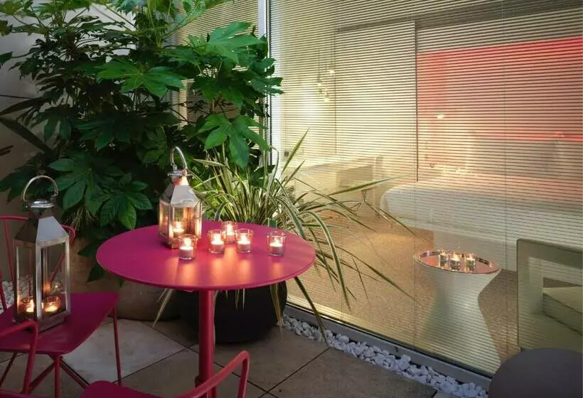 Deluxe-huone Puutarhanäkymä, St Martins Lane London