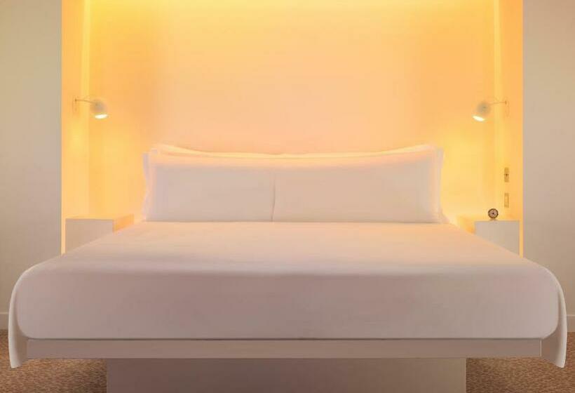 חדר סופריור, St Martins Lane London