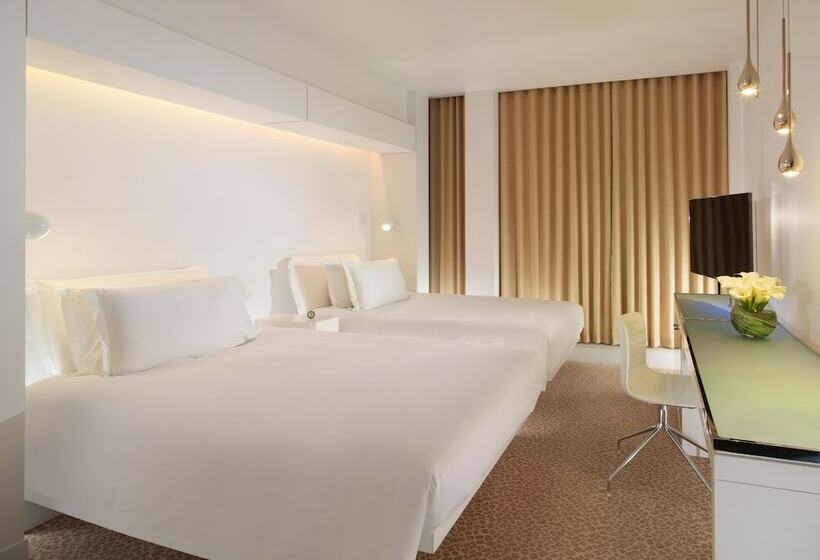 חדר סופריור, St Martins Lane London