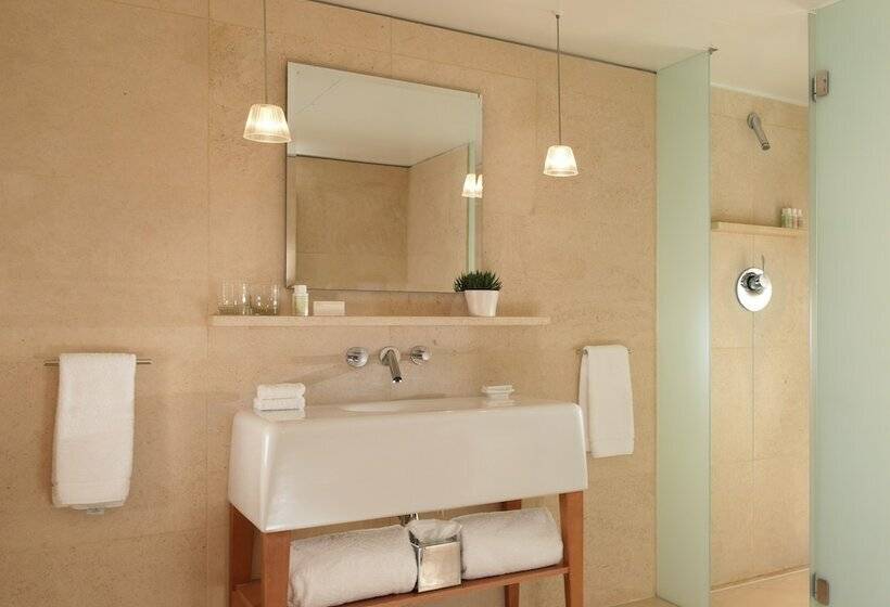 חדר סופריור, St Martins Lane London