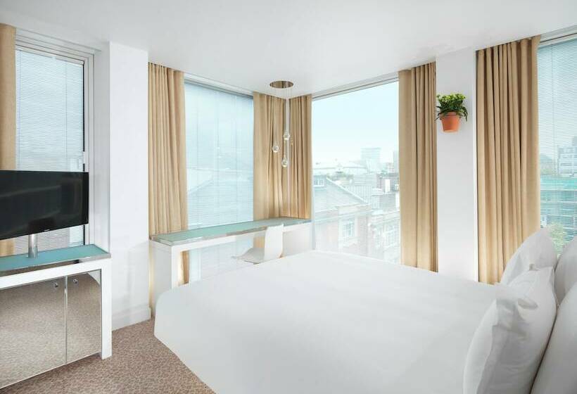 חדר סופריור, St Martins Lane London