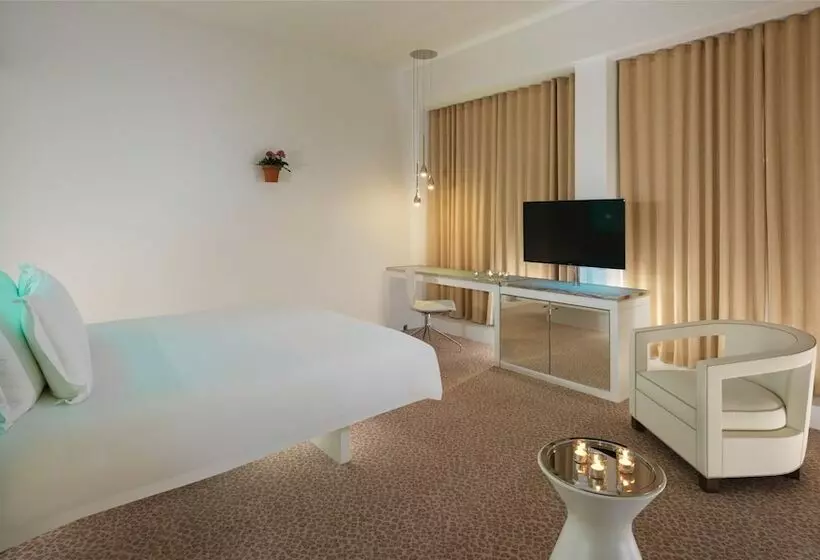 Standard-studio, St Martins Lane London