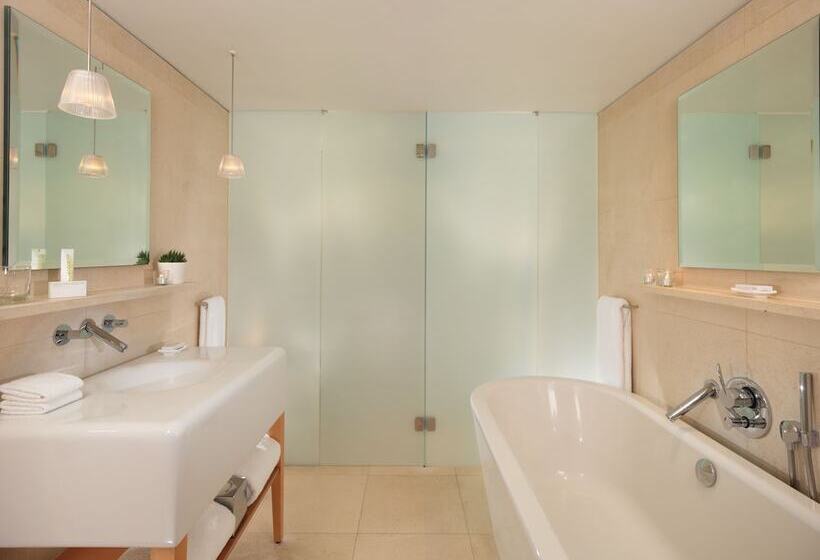 חדר סופריור, St Martins Lane London