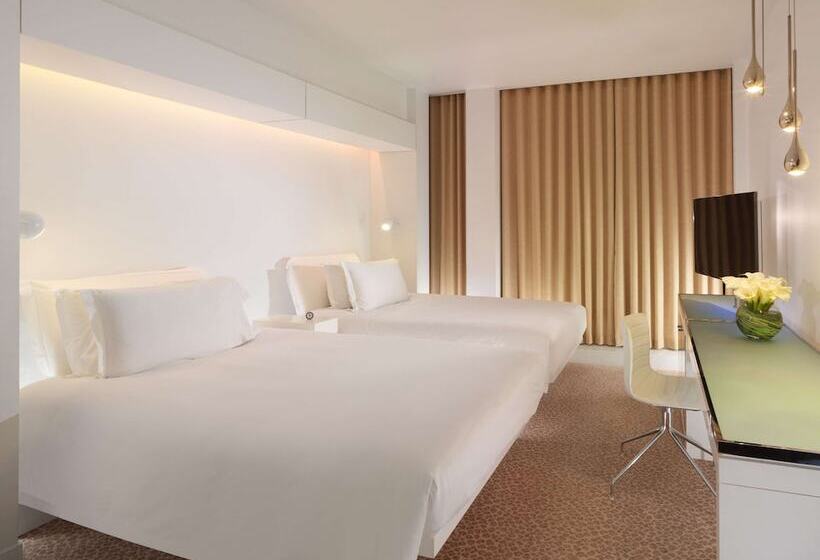 חדר סופריור, St Martins Lane London