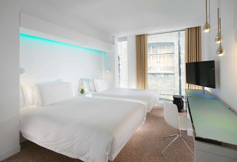 חדר סופריור, St Martins Lane London