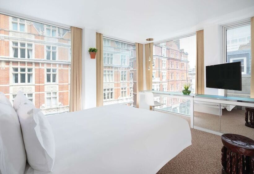 חדר סופריור, St Martins Lane London