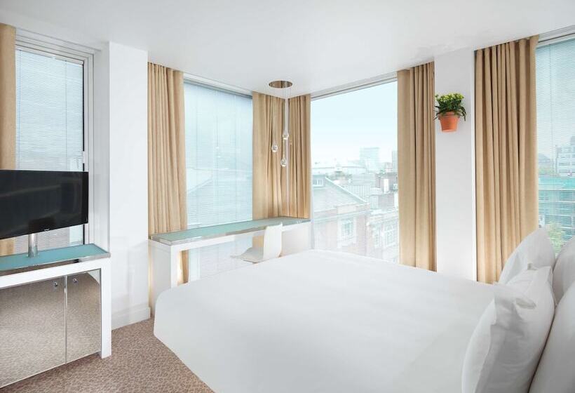 חדר סופריור, St Martins Lane London