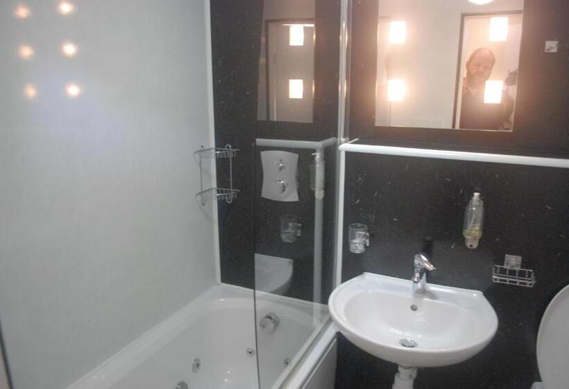 غرفة إقتصادية, The Radnorshire Arms