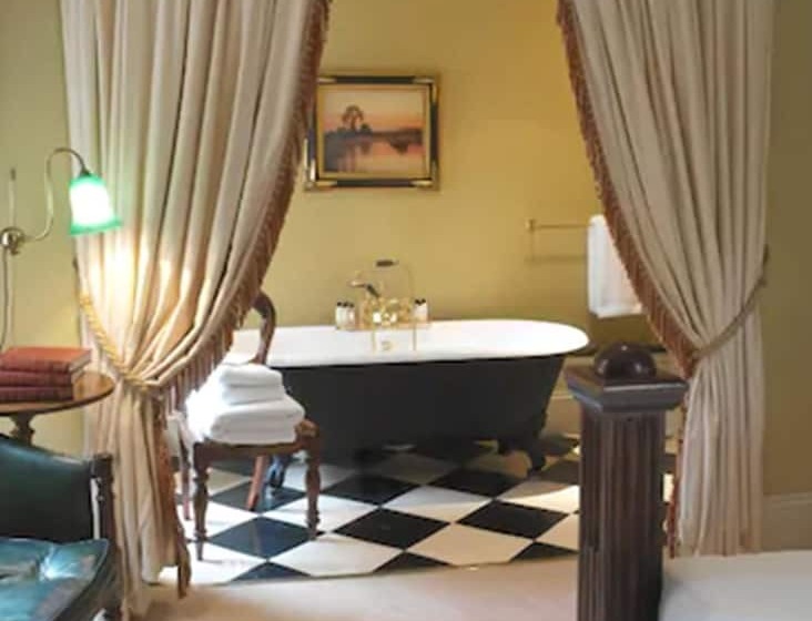 غرفة كلوب فردية, The Rookery