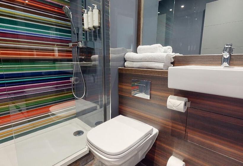 스탠다드 룸, Village Hotel Cardiff