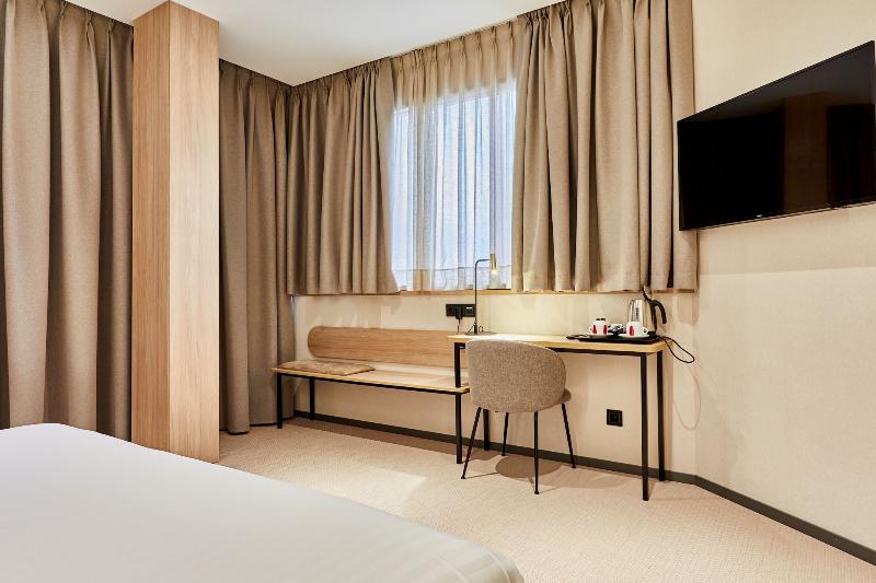 Номер Стандарт, Waterfoot