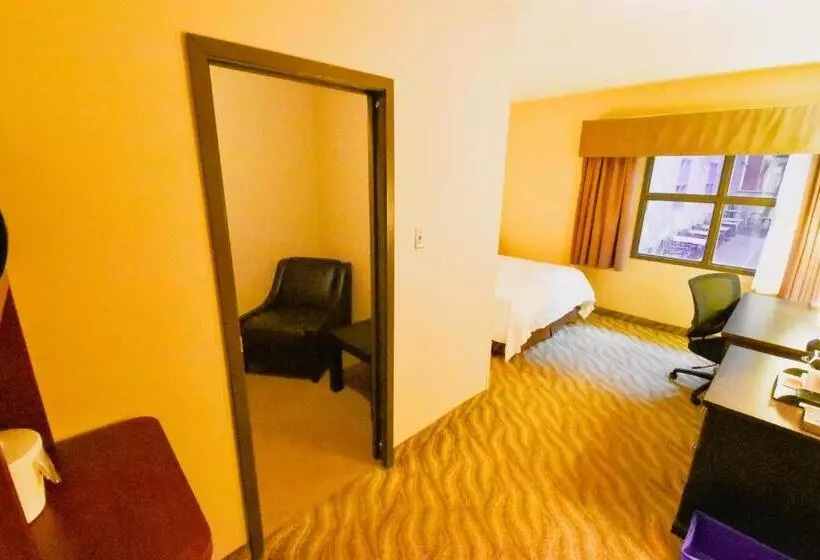 اتاق لوکس, Canad Inns Destination Centre Garden City