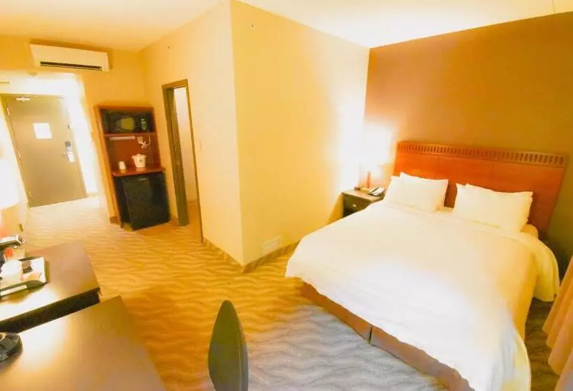 اتاق لوکس, Canad Inns Destination Centre Garden City