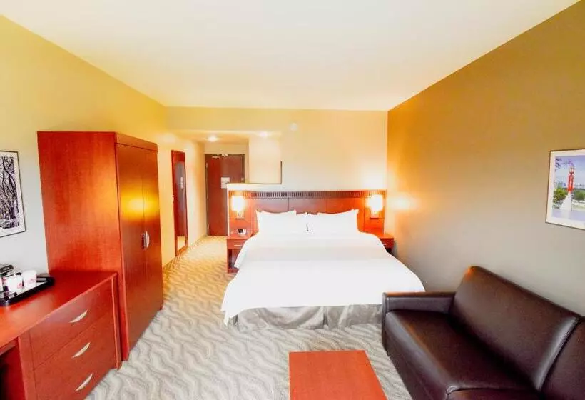 اتاق لوکس با تخت بزرگ, Canad Inns Destination Centre Garden City