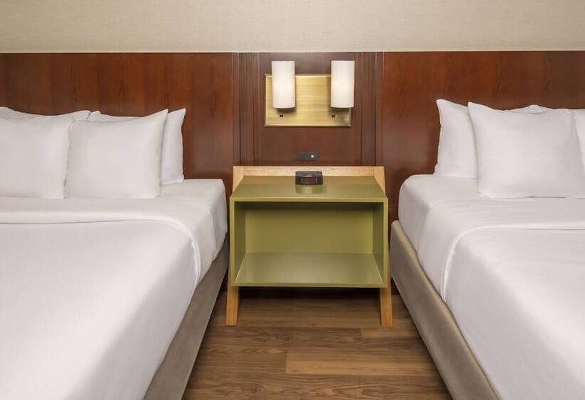 غرفه قياسيه سريرين مزدوجين, Comfort Inn West