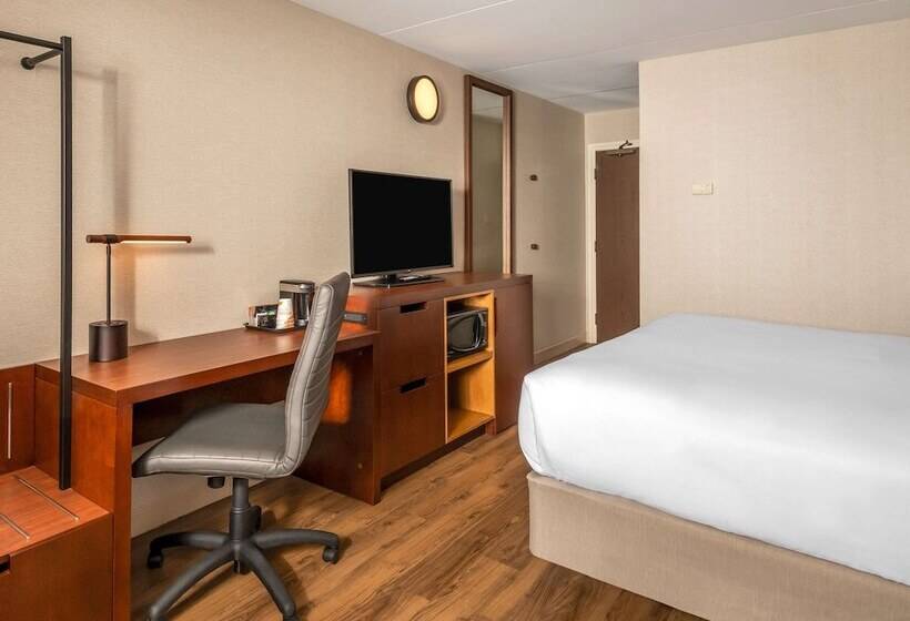 غرفه قياسيه سريرين مزدوجين, Comfort Inn West