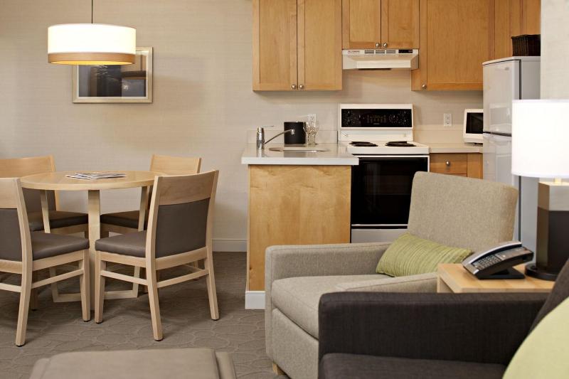 سوئیت با تخت بزرگ, Delta Hotels By Marriott Whistler Village Suites