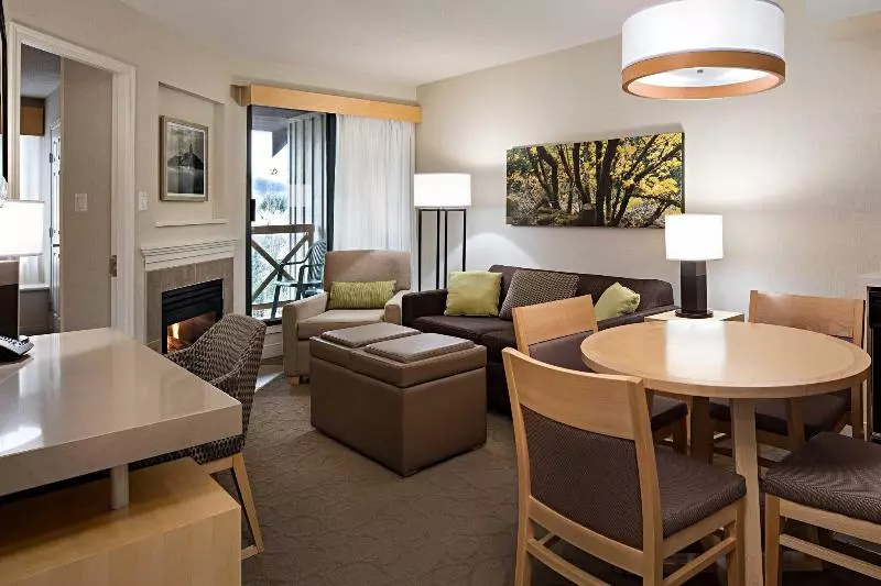 キングサイズベッドのスイートルーム, Delta Hotels By Marriott Whistler Village Suites