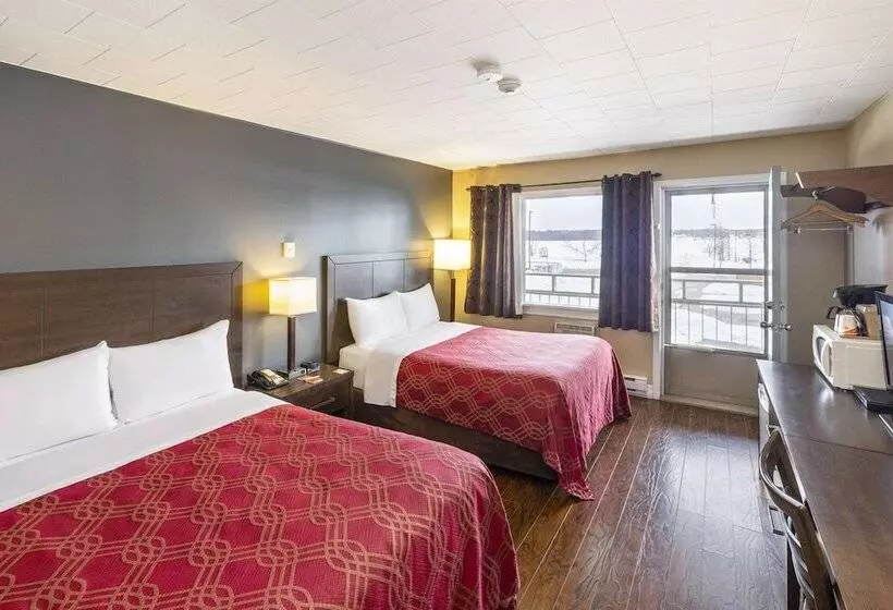 ２ダブルベッドのスタンダードルーム, Econo Lodge Miramichi