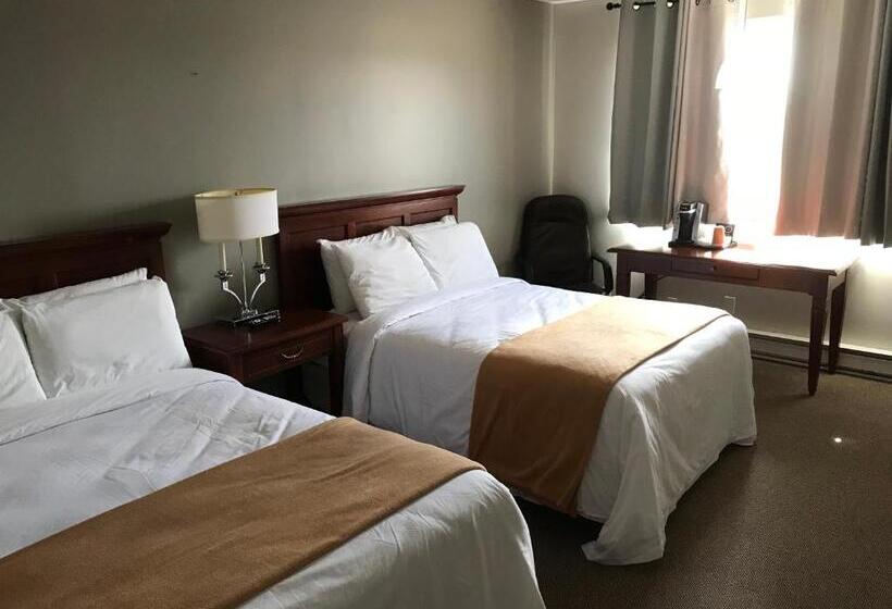 带2个双人床的标准工作室, The Auberge Inn