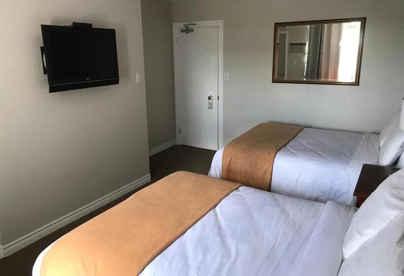 带2个双人床的标准工作室, The Auberge Inn