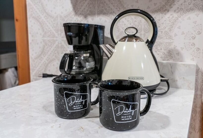 اتاق سوپریور, The Dorothy Motel