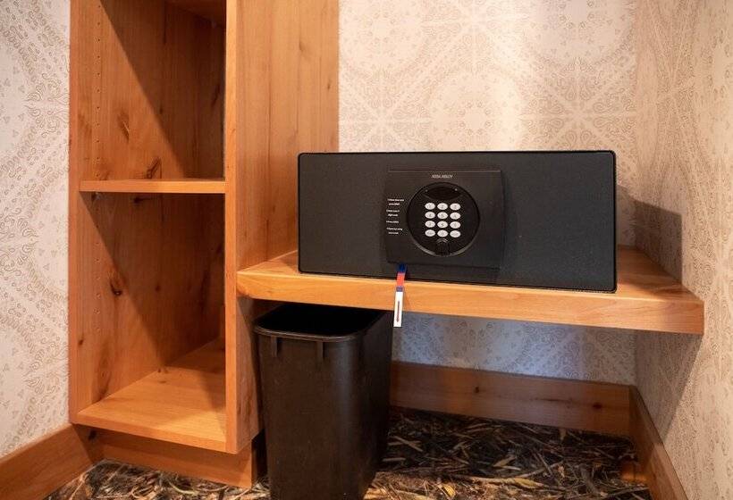 اتاق سوپریور, The Dorothy Motel