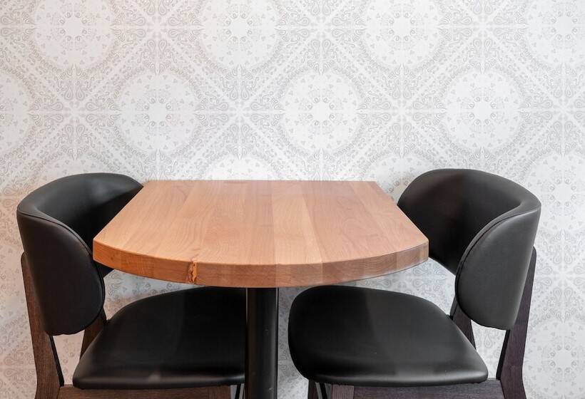 اتاق سوپریور, The Dorothy Motel