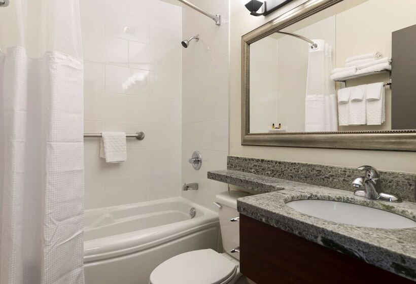 スイート, Best Western Plus Chocolate Lake Hotel   Halifax