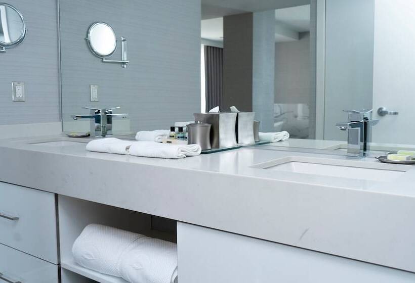 חדר פנטהאוז, Executive Plaza Hotel & Conference Centre, Metro Vancouver