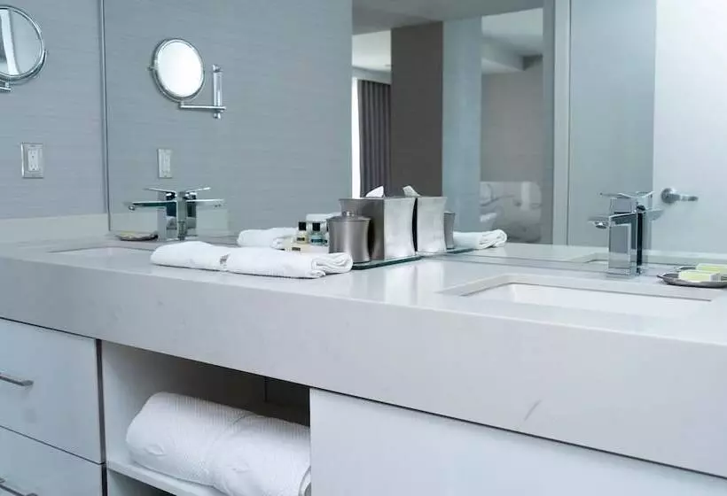 ペントハウスルーム, Executive Plaza Hotel & Conference Centre, Metro Vancouver