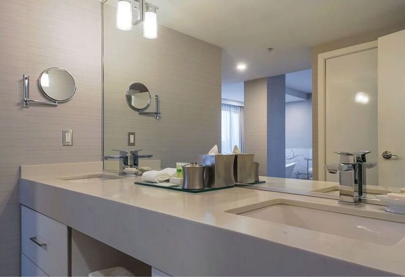 חדר פנטהאוז, Executive Plaza Hotel & Conference Centre, Metro Vancouver