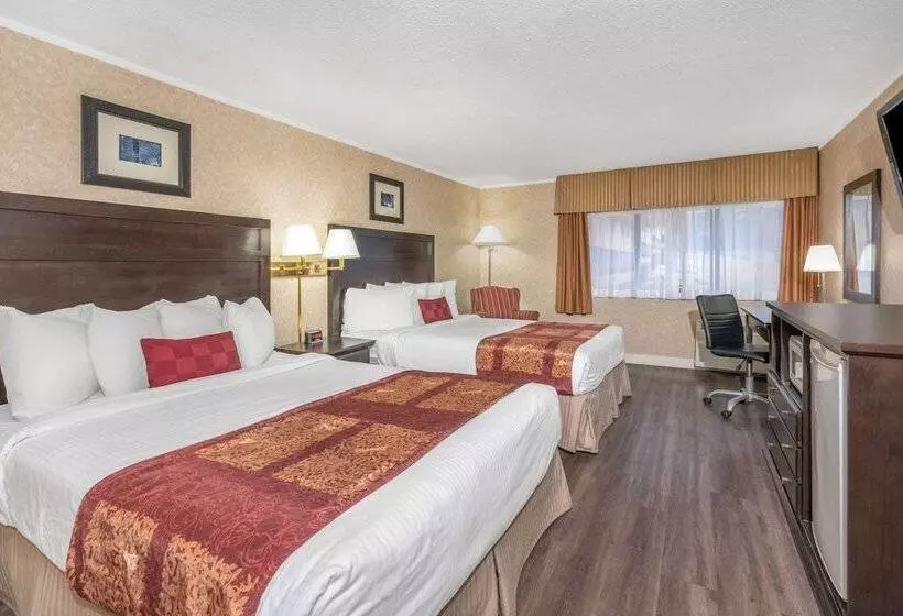2ダブルベッドのスタンダードルーム, Ramada By Wyndham Coquitlam