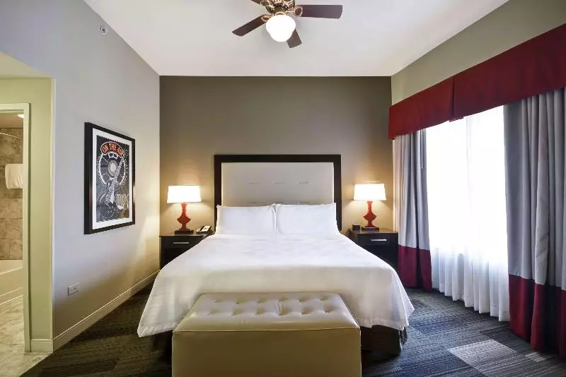 キングサイズベッドのスタンダードルーム, Sandman Hotel Edmonton West