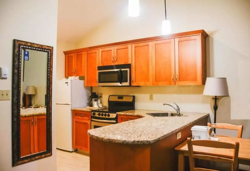Deluxe Suite King Bed, Stony Plain Inn & Suites