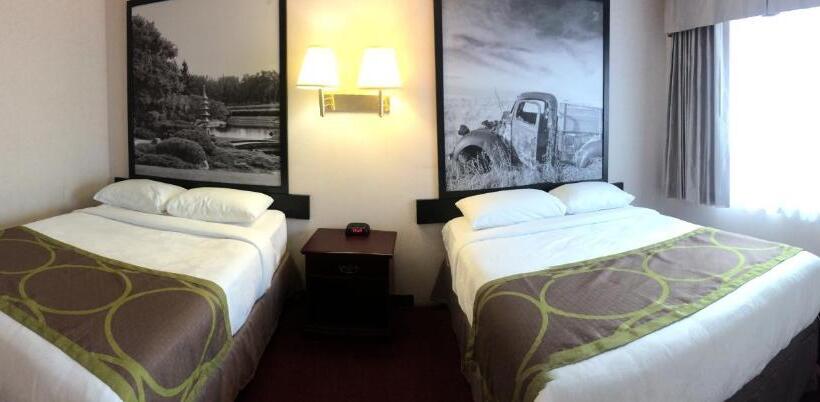 Standardzimmer 2 Doppelbetten, Super 8 By Wyndham Lethbridge