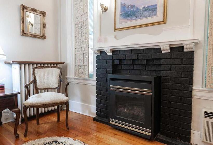 キングサイズベッドのデラックススイート, Stone Maiden Inn