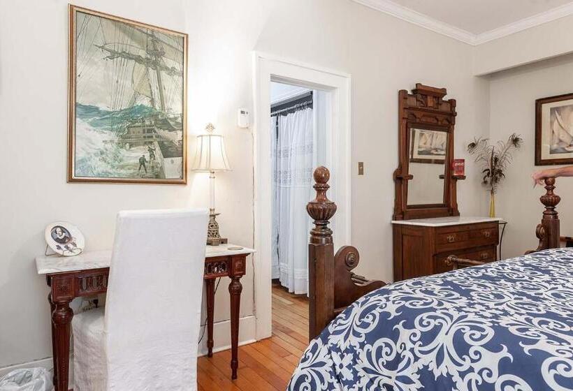 Deluxe Suite King Bed, Stone Maiden Inn