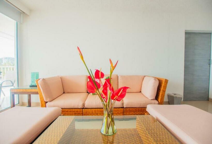 جناح جونيور, Tamaca Beach Resort