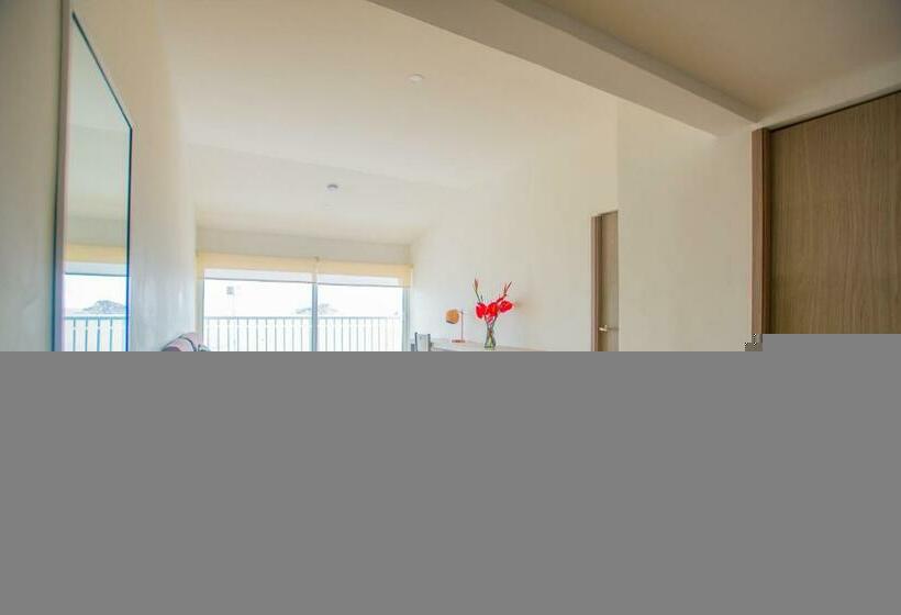 جناح جونيور, Tamaca Beach Resort