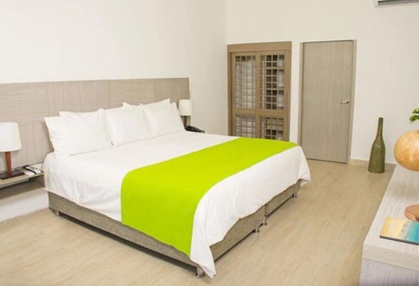 جناح جونيور, Tamaca Beach Resort