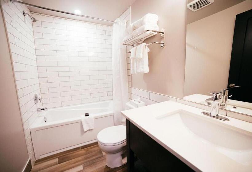 스탠다드 룸 킹사이즈 침대, Tofino Resort + Marina