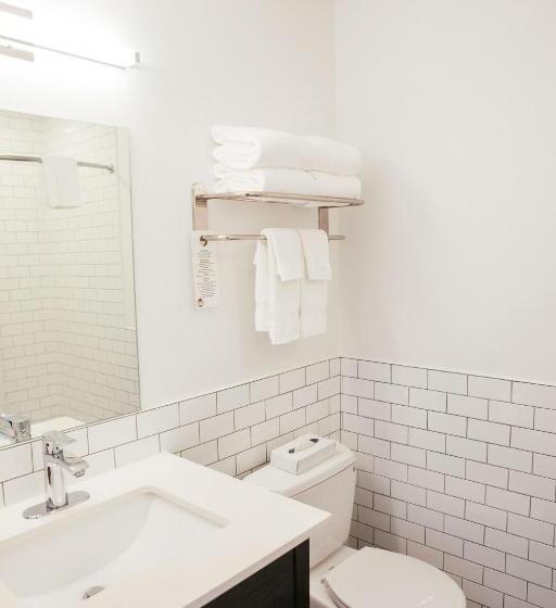 스탠다드 룸 킹사이즈 침대, Tofino Resort + Marina