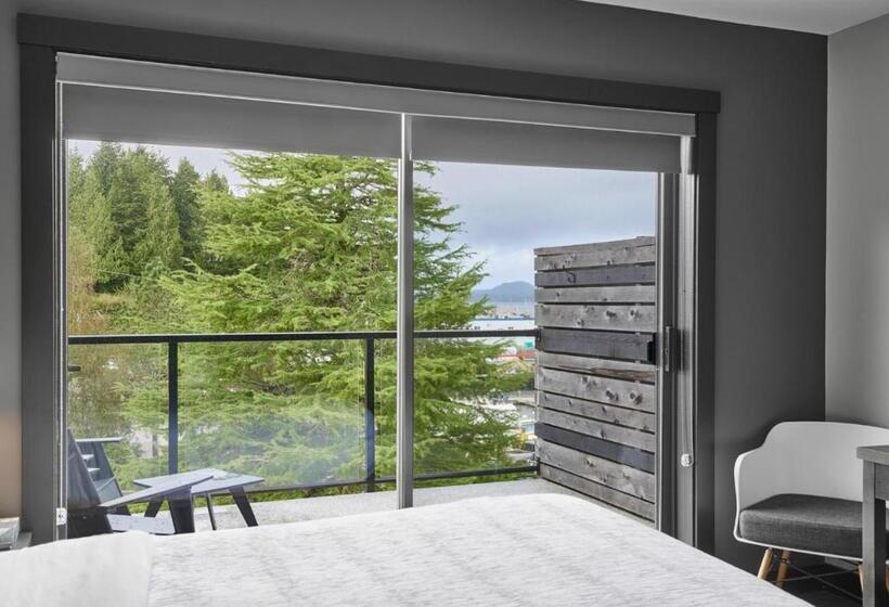 디럭스 룸, Tofino Resort + Marina