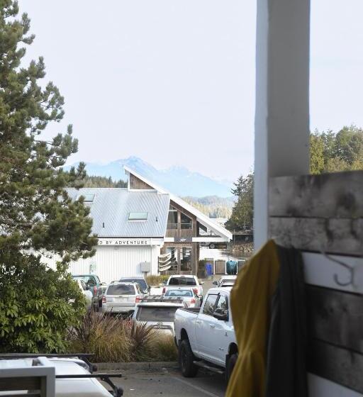 스위트 킹사이즈 침대, Tofino Resort + Marina